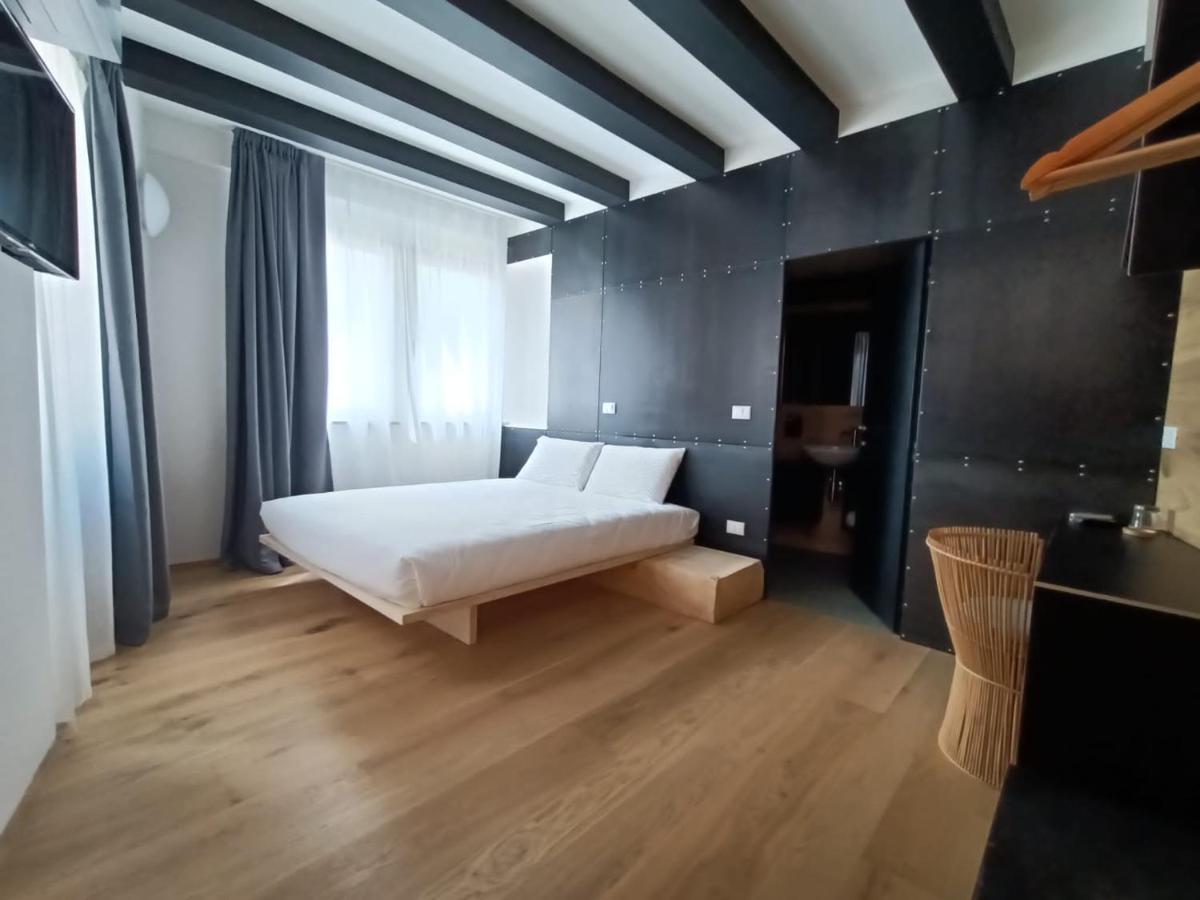 Le Meridiane City Rooms In Trento Bagian luar foto